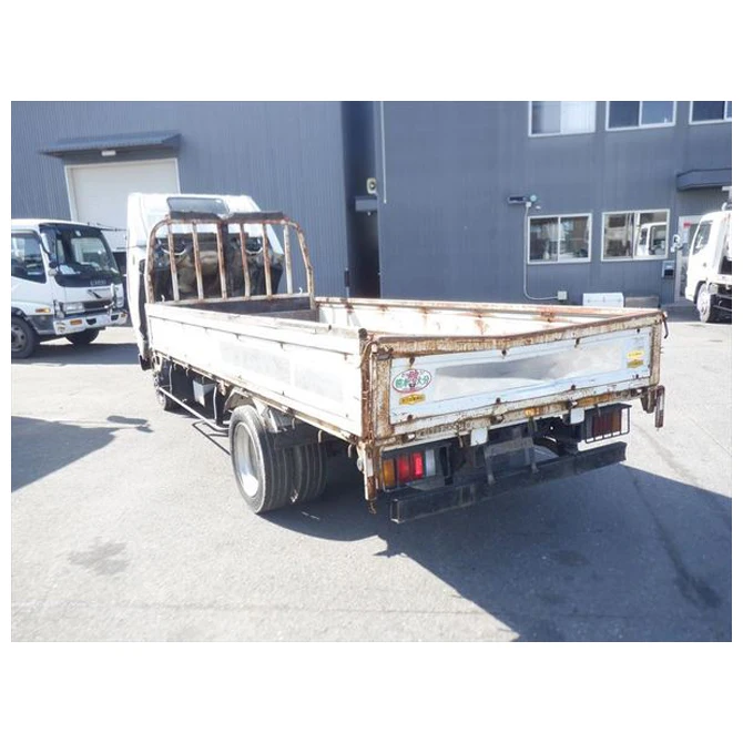 Japanese used cargo truck with large cargo and interior space
