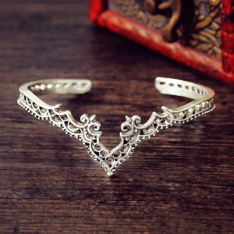 
2021 European and American style carved retro hollow pattern lace bracelet 