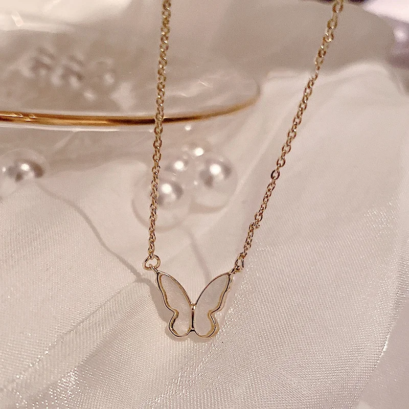 
Fashion Pearl Gold Butterfly Pendant Necklace 