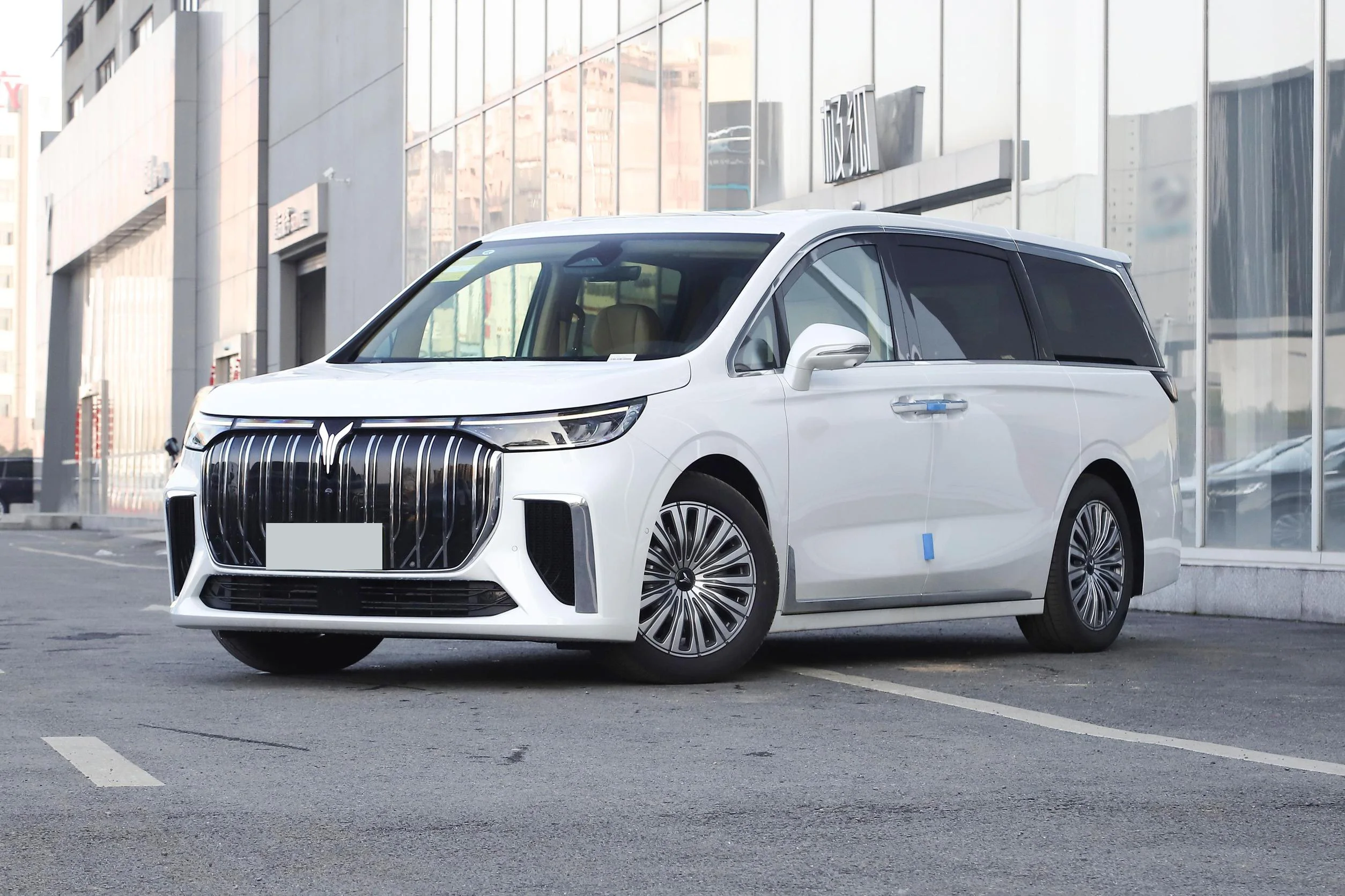 Buy China Brand New EV Cars 2024 Voyah Dreamer 5 Doors 7 Seats MPV Long Range 650KM Electric Cars For Adult