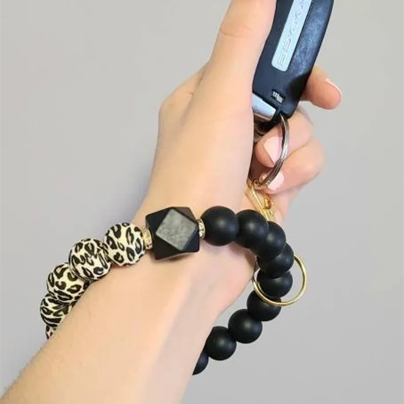 Personalized Animal Leopard And Black Silicone Beaded Bracelet Keychain For Women Car Accessories Cheetah Beads Bangle Keyring