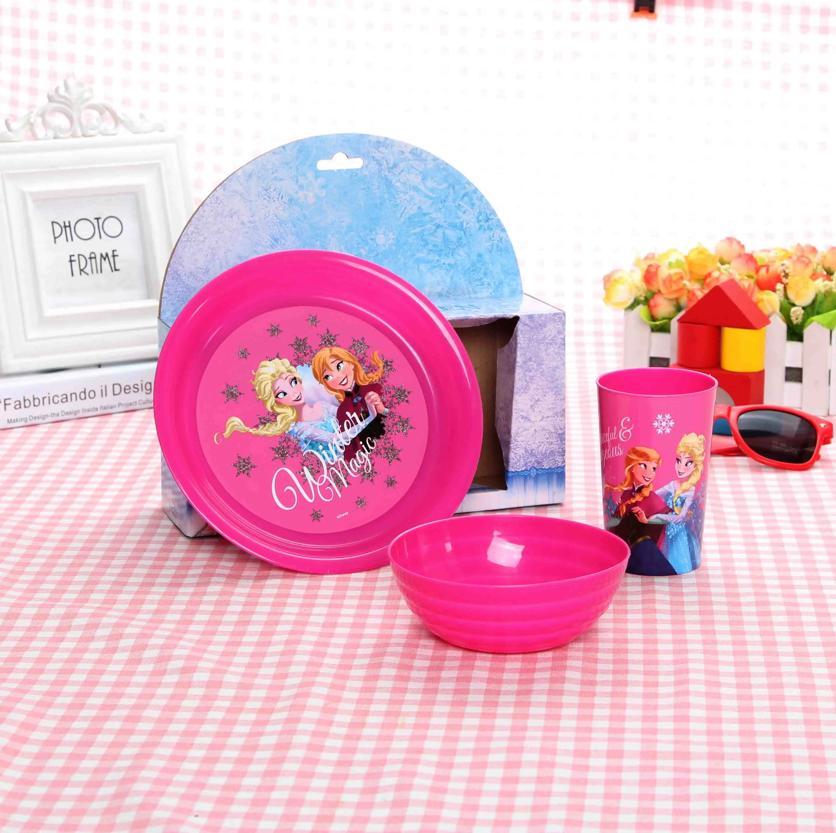 3 пластиковых салата с тарелкой и чашкой по конкурентоспособной цене