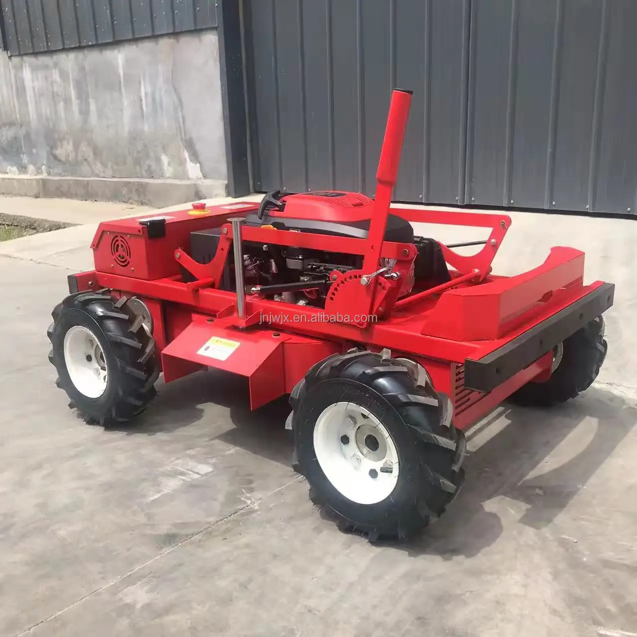 4WD Wheeled remote control lawn mower is a good helper for garden grass