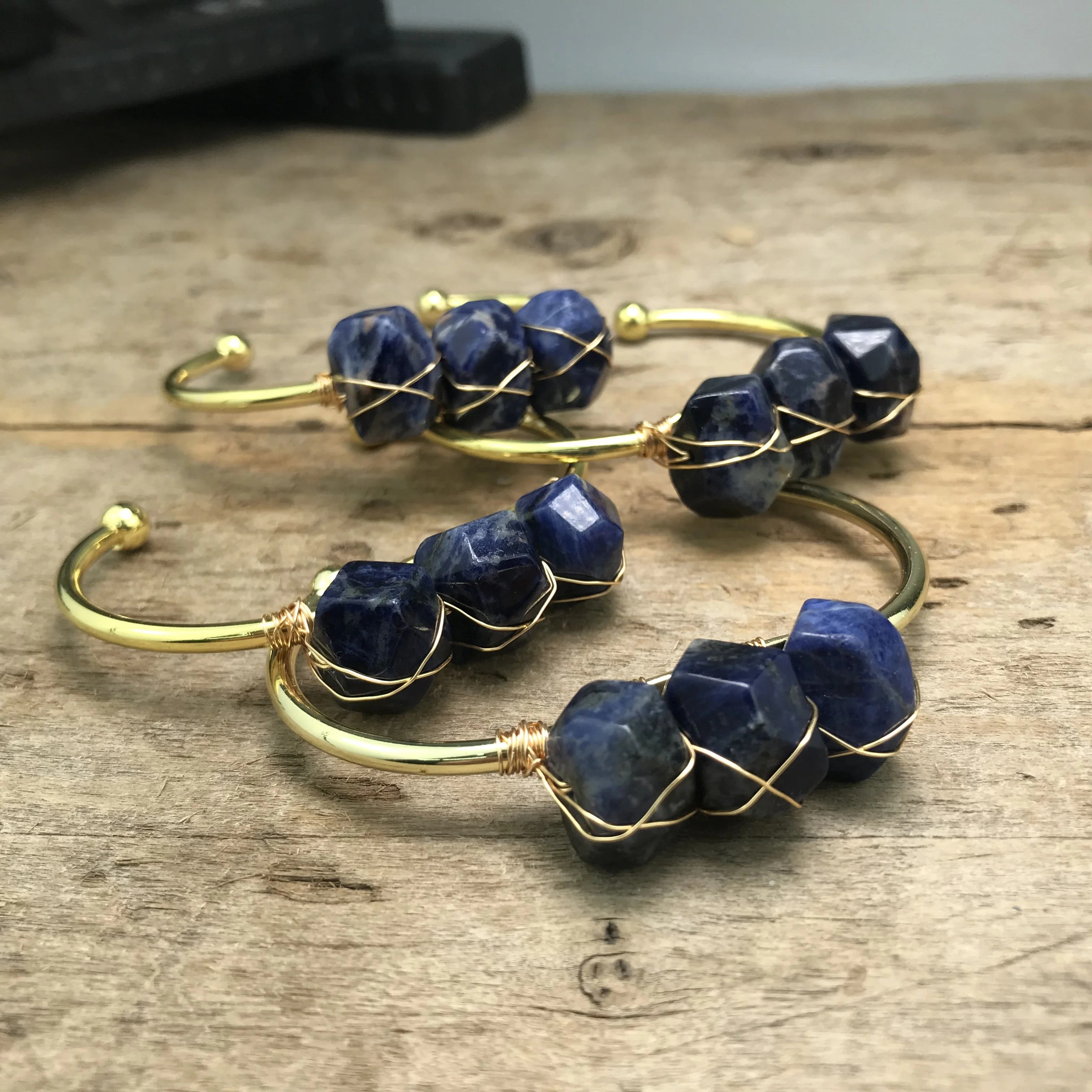 LS-A1177 trendyjewelry содалит из бисера браслеты натурального камня с помощью проволоки ручной работы золотой браслет манжеты дешевая оптовая продажа