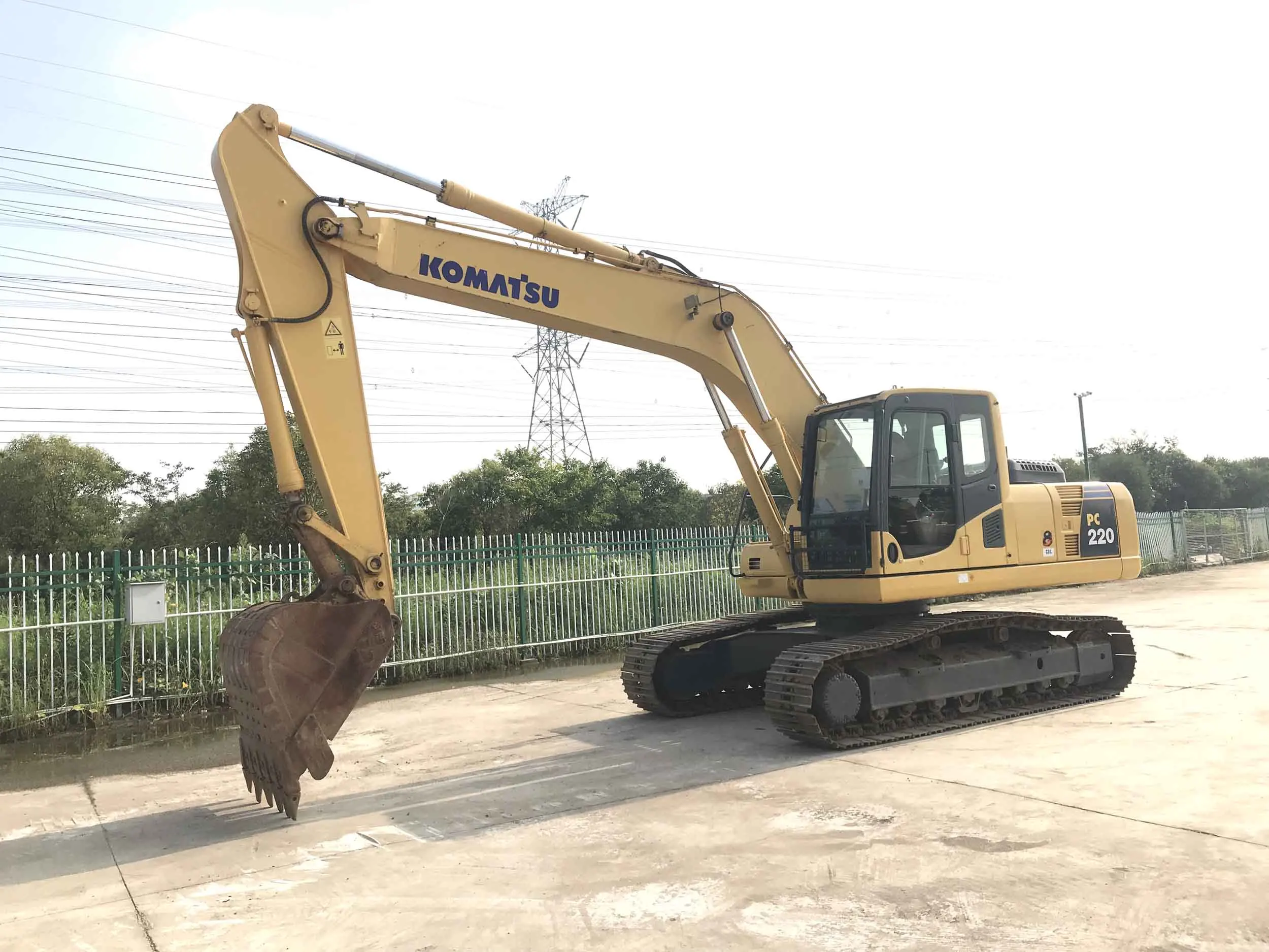Active Used Construction Equipment Komatsu PC220-8 Crawler Excavator Digger/Durable Used Komatsu 22 ton Excavator at Good Price