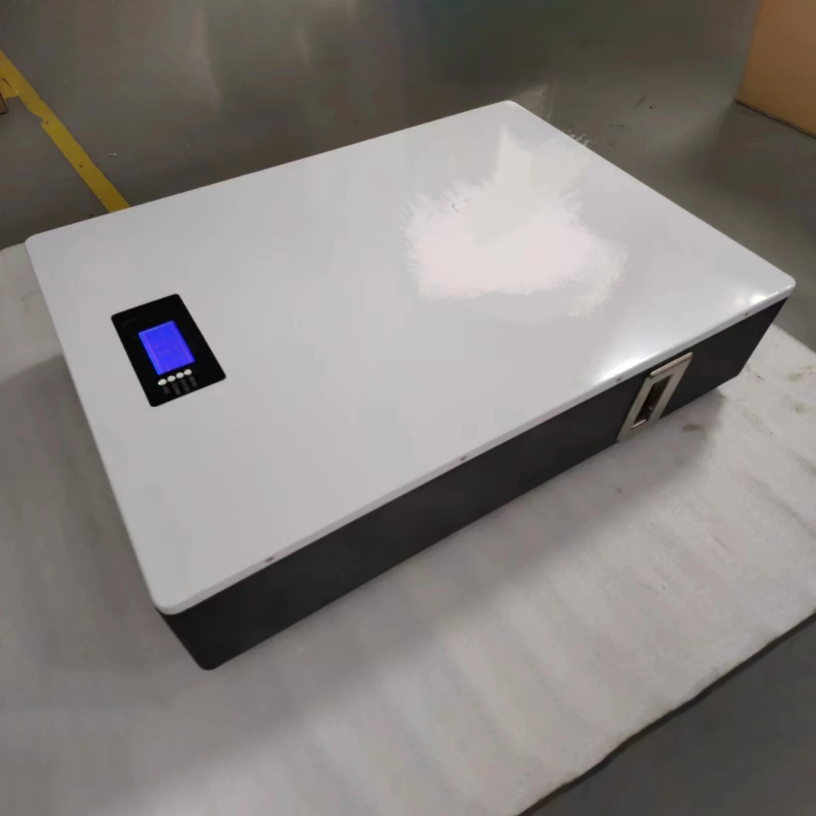 HS 51.2V wall mounted 5kwh 10kwh 48V lifepo4 100Ah 200Ah lithium ion battery for solar system energy storage