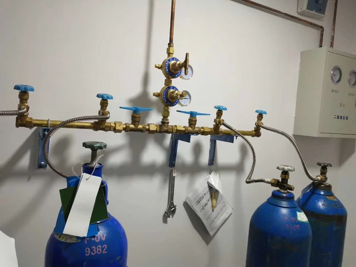 Dual-bank Manifold Systems with flexible high pressure stainless steel braided pigtail for hospital gas manifold system