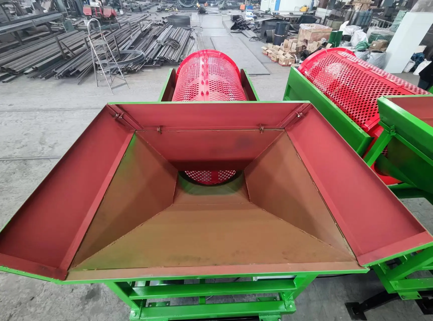 Best Price Black Dirt Trommel Screener Mobile Soil Vibrating Screen for Compost topsoil drum screen