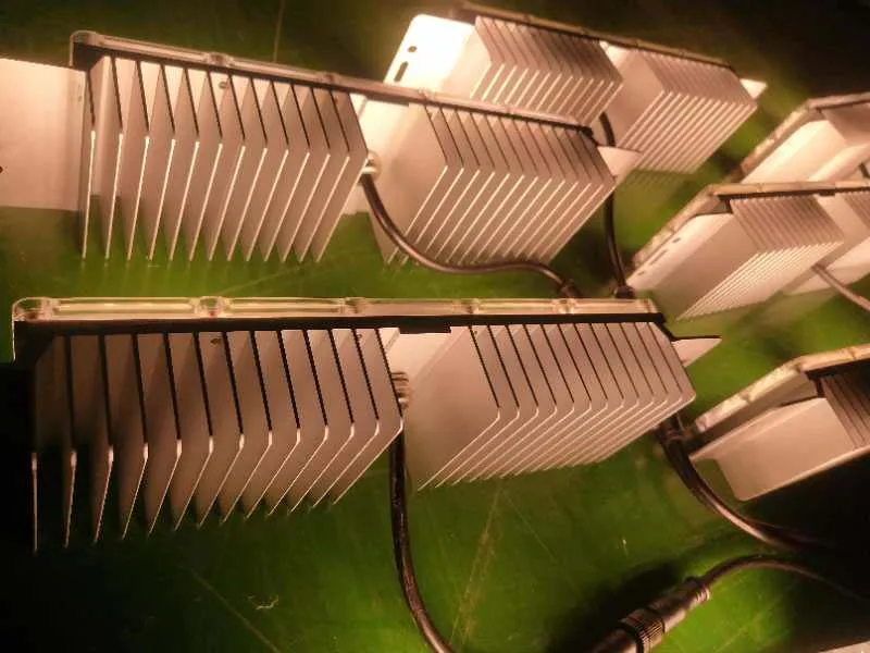 2024 High PPFD IP65 Full Spectrum Sunlike color 100W Plant Grow Light for wholesale