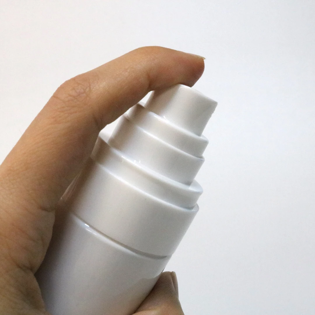 Private Label Cosmetic Packaging Pet Spray Bottle 30ml 50ml 80ml 100ml 120ml Skincare Packaging Airless Pump Bottle