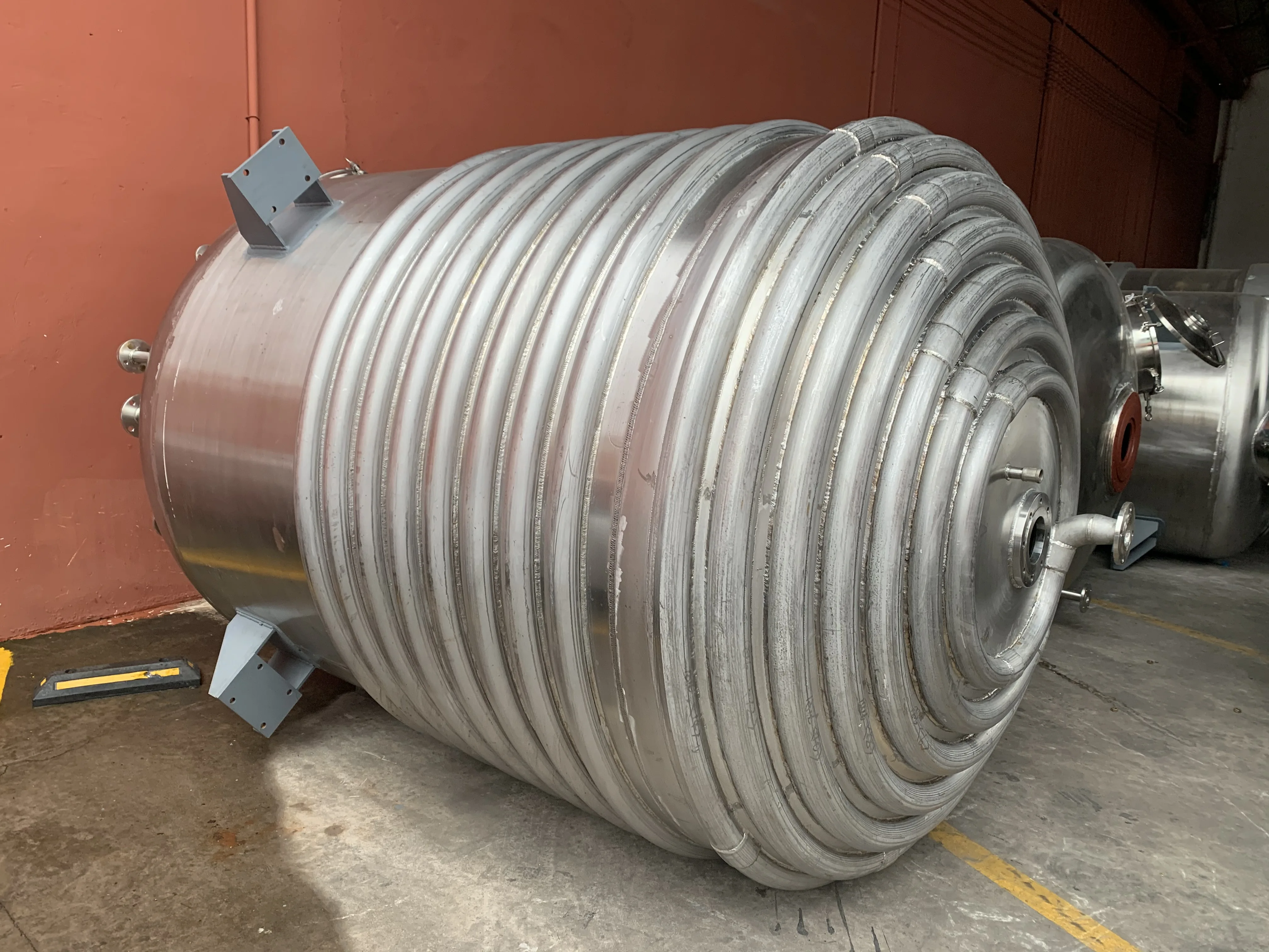 Achieve heating and cooling in one reactor with double coil design