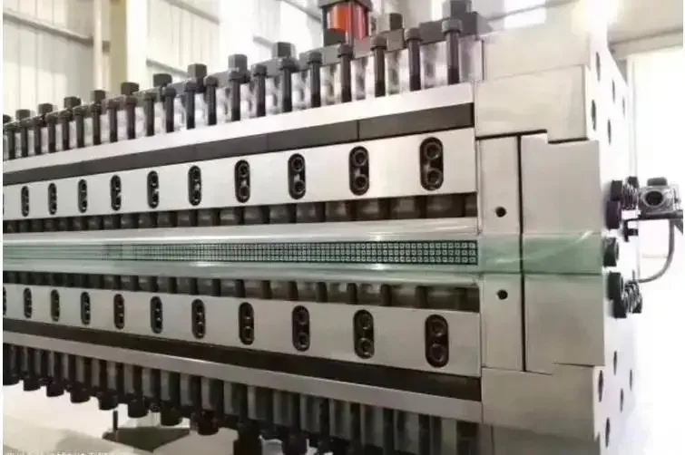 Plastic Reusable Industrial Extruder Machine PP Hollow Building Formwork Production Line