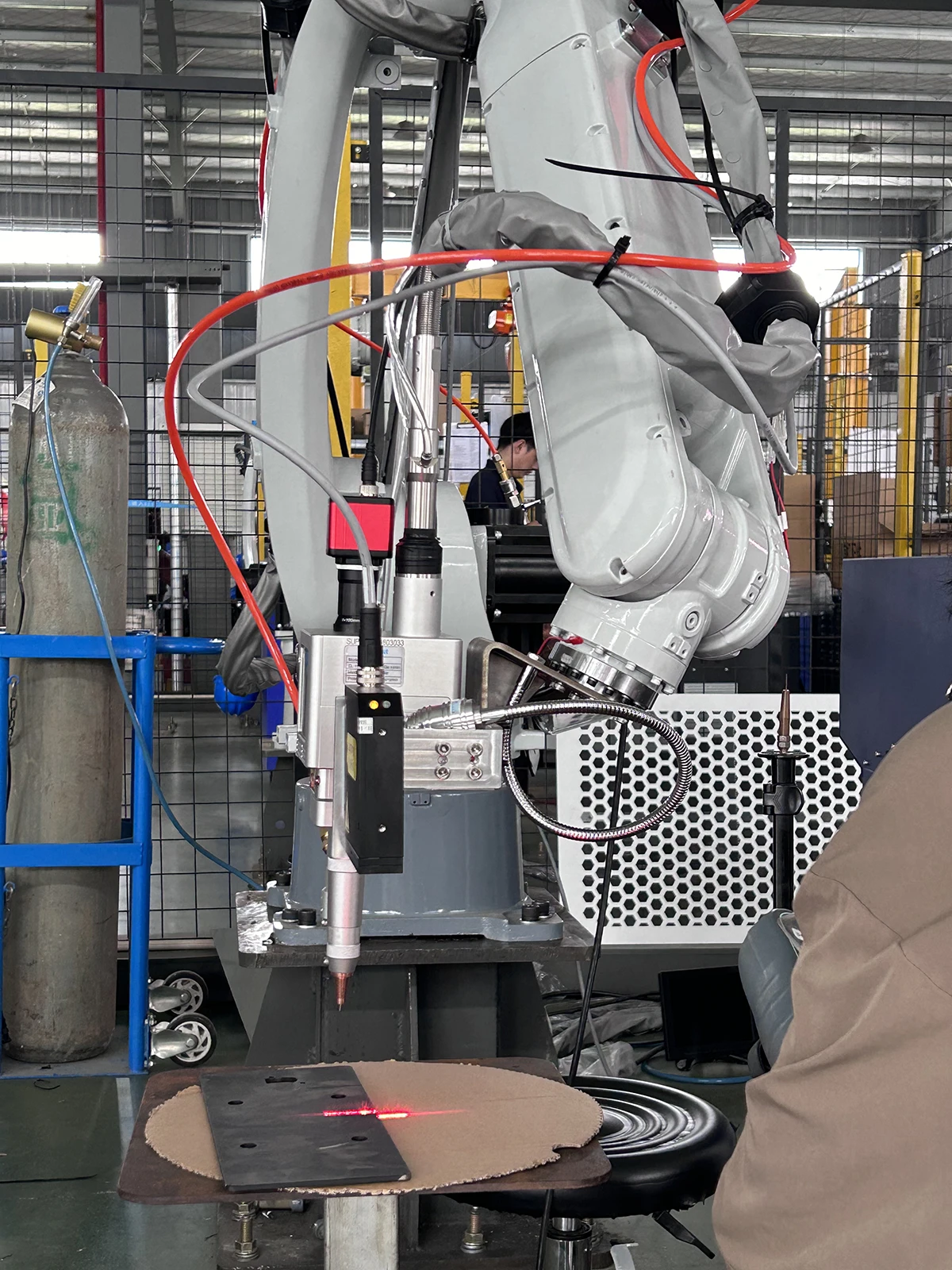 Stainless steel automatic laser welding machine robot arm welding machine price