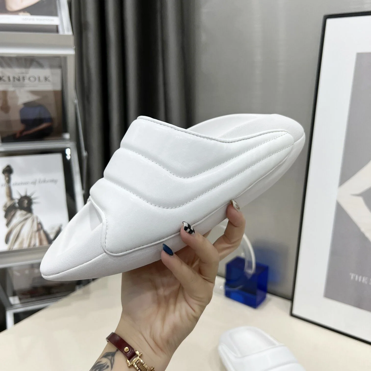 2022 foreign trade summer new European and American fashion thick bottom one-line heightened space bread slippers