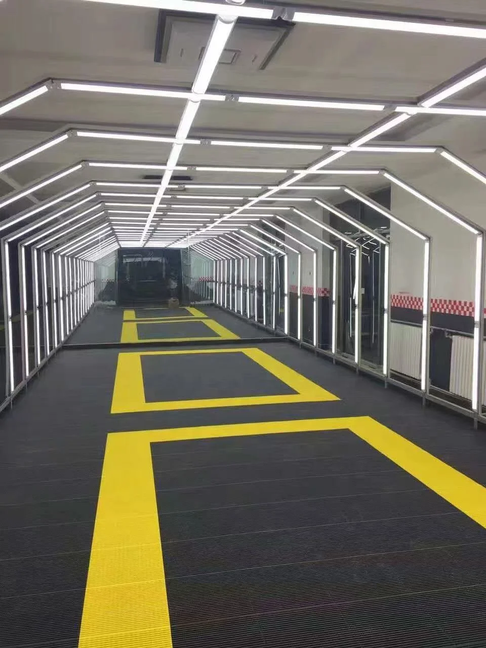 Heavy duty anti-slip durable pvc interlocking garage floor tiles removable plastic interlocking floor mats for car wash