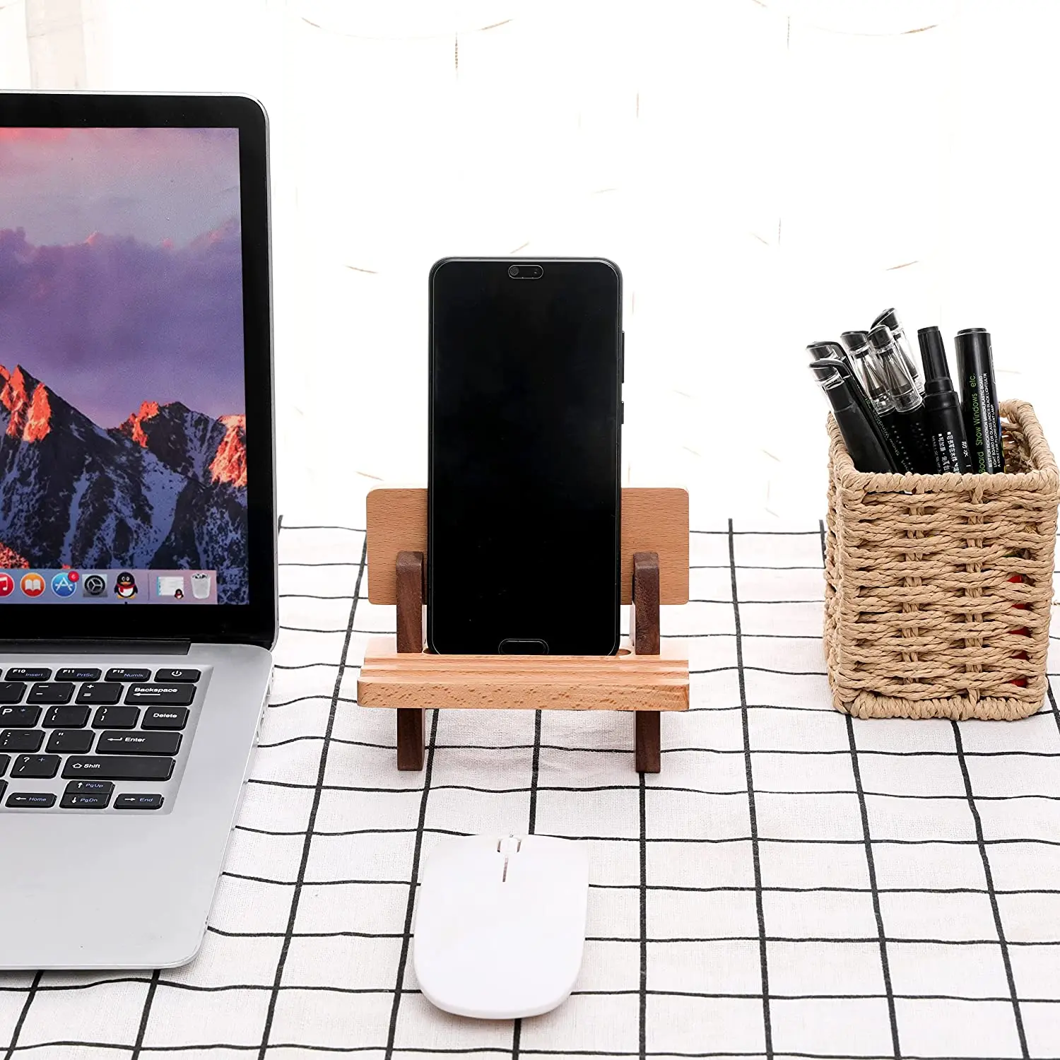 Cell Phone Stand Wooden Desktop Mobile Phone Holder Garden Bench Shaped Cute Phone Stand with Charging Port