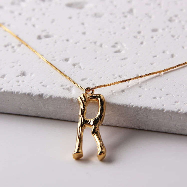 More Popular Design Brass 16k Gold Plating Letter R Pendant Necklace Fashion Charms Necklace For Women