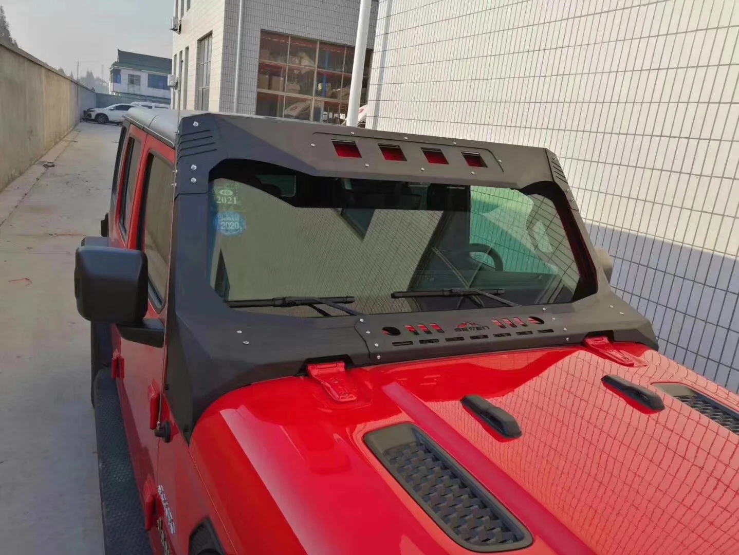 Защитный козырек для лобового стекла со светодиодной подсветкой Jeep Wrangler