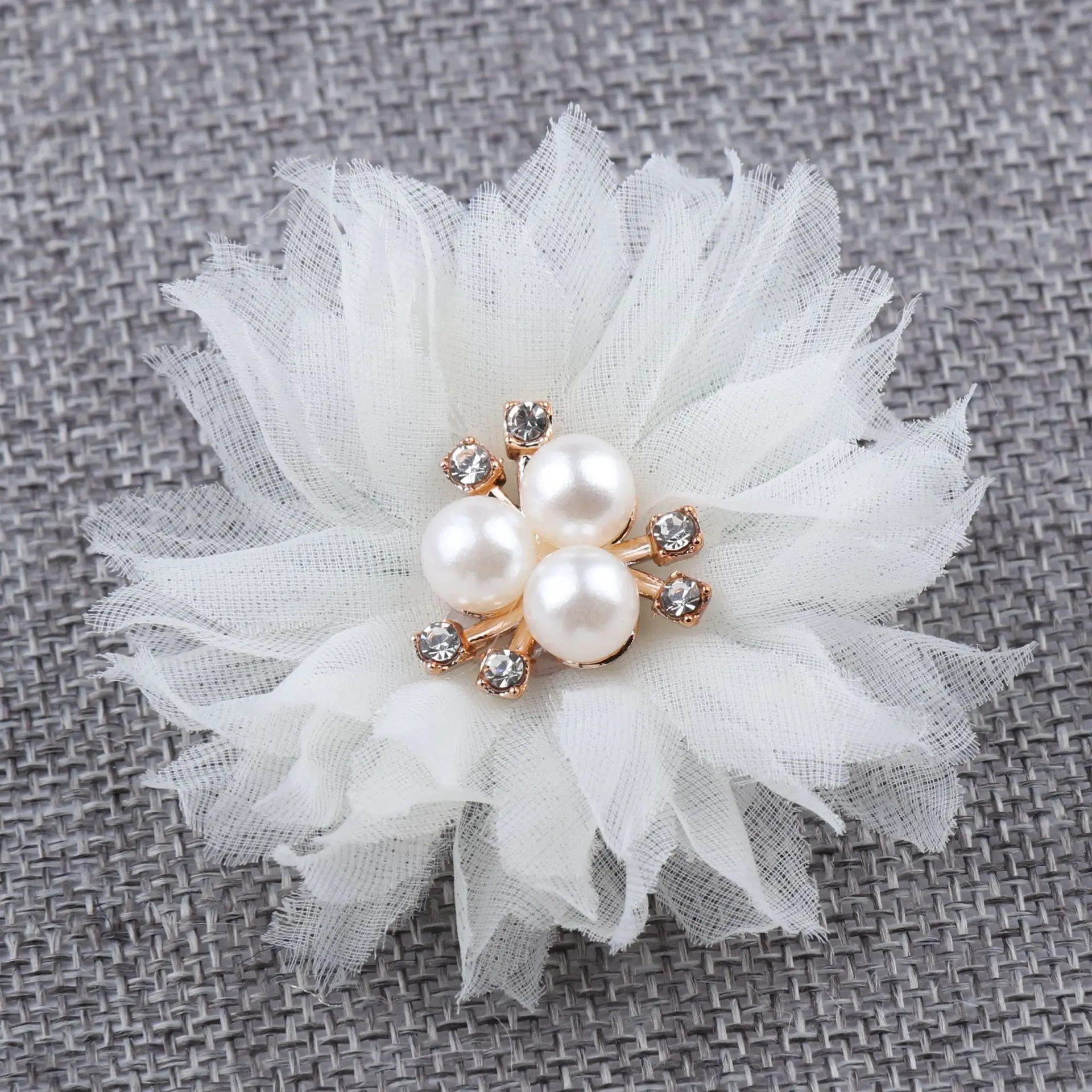 2024 6.5cm Fashion Ruffled Metallic Fabric Flowers With Pearls For Hair Clip Lovely Flora Flower For Shoes Apparel Headwear