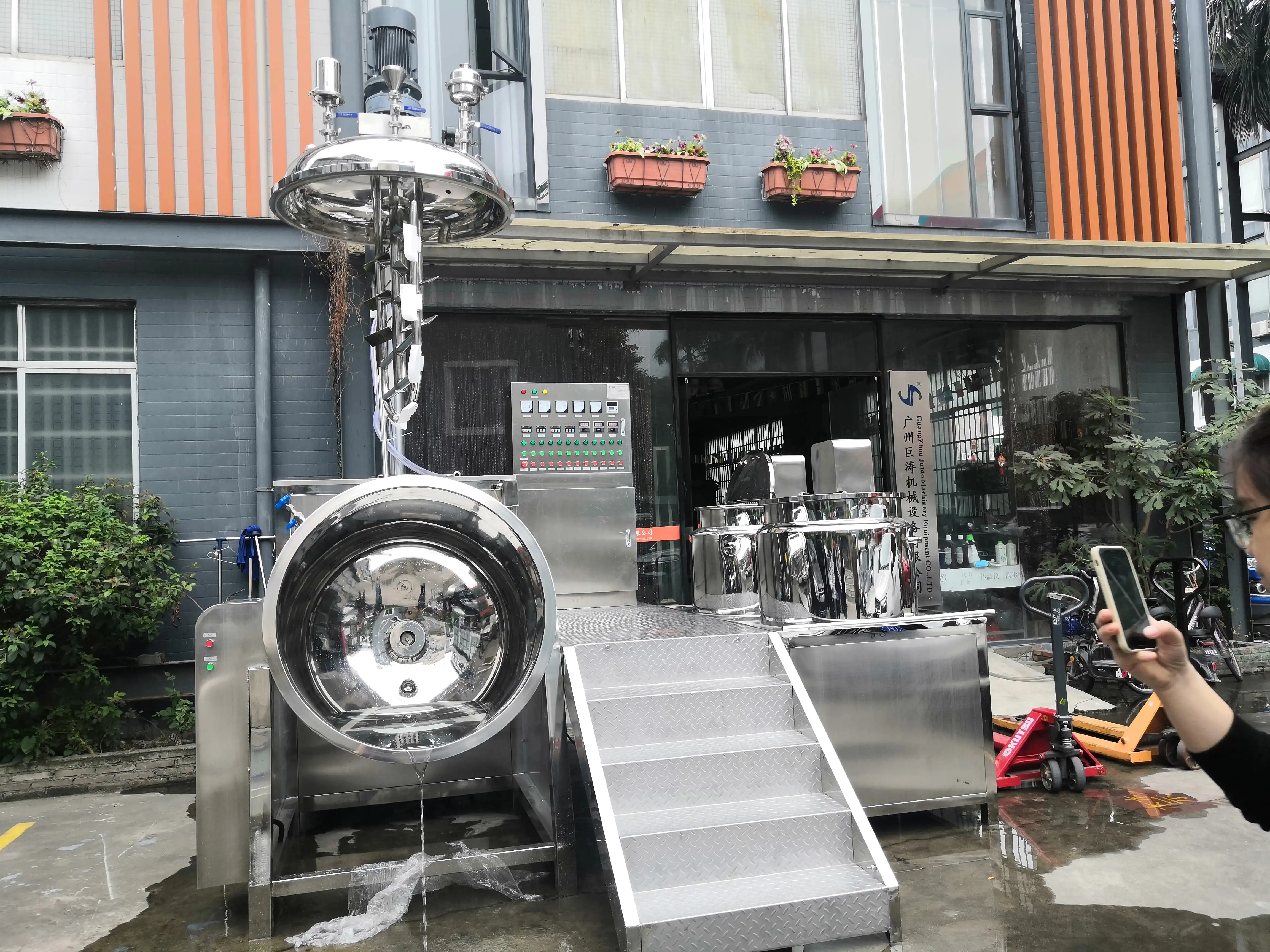 Hydraulic Lifting Vacuum Emulsifying Mixer 500L Capacity SUS314