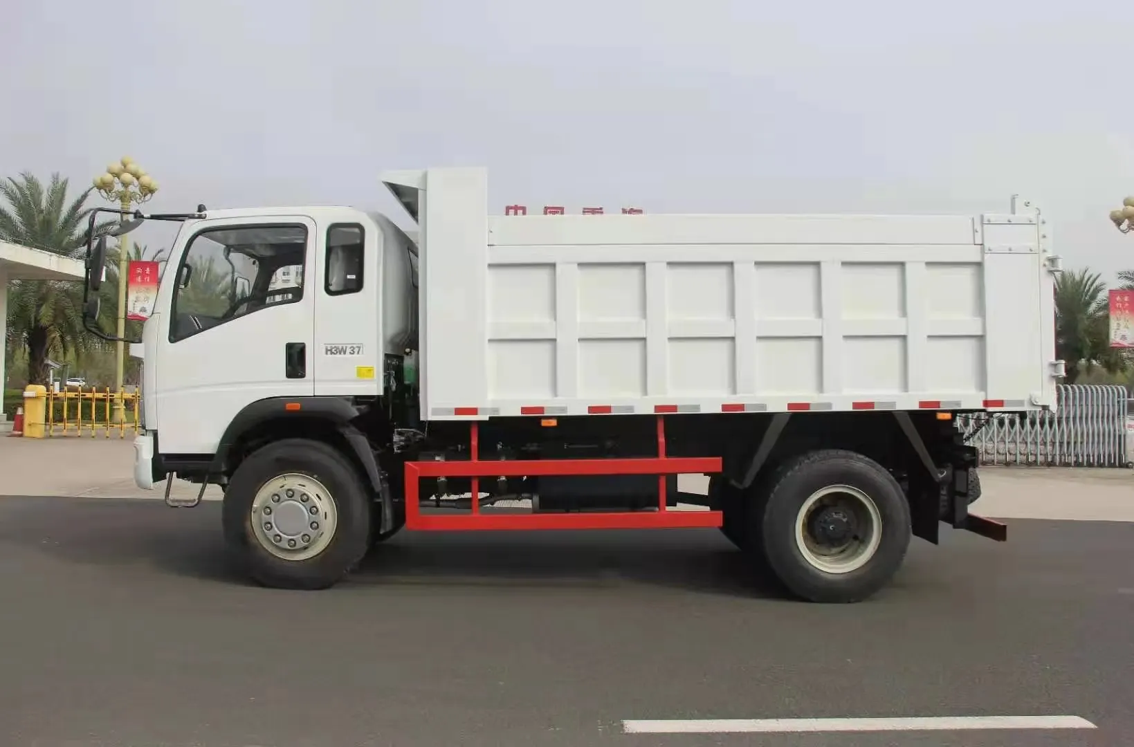 Low Price SINOTRUK Homan Mini Truck Dumper 6 Wheel Dump Truck Homan 10 Ton Dump Truck