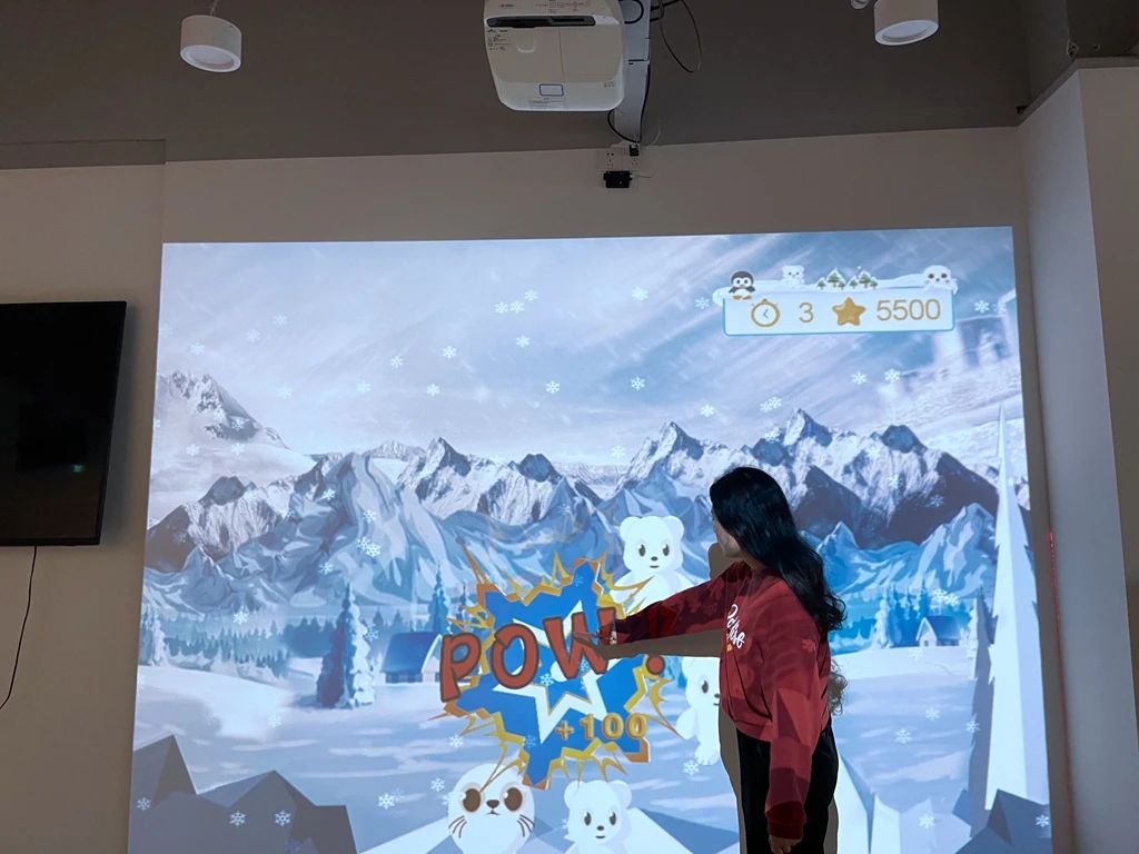 Multimedia indoor interactive system Virtual projection wall games portable interactive Whiteboard Factory directly supply