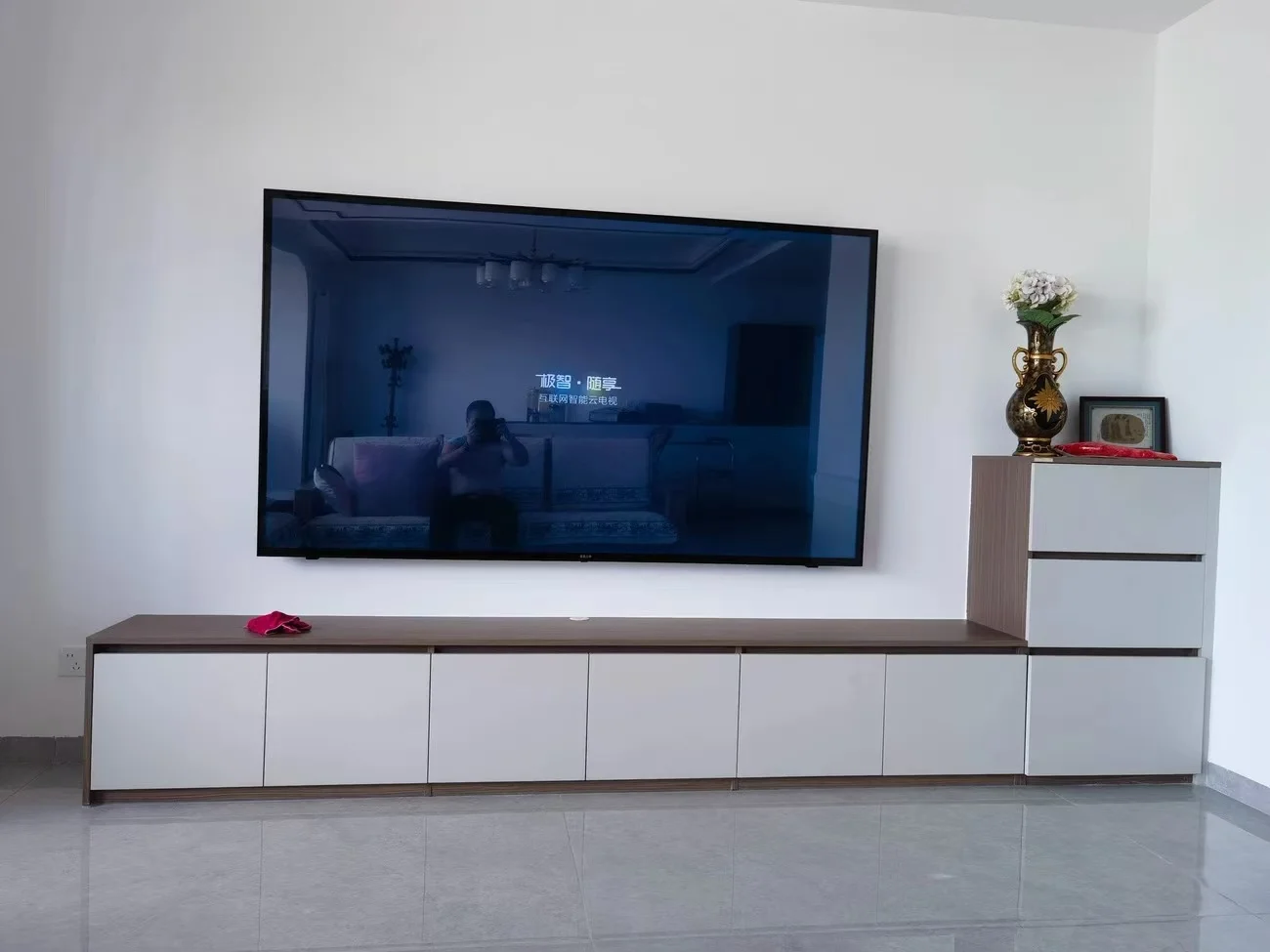 65inch Smart TV Android system Kiosk Totem media player wall mounted signage Lcd Monitor Display Screen