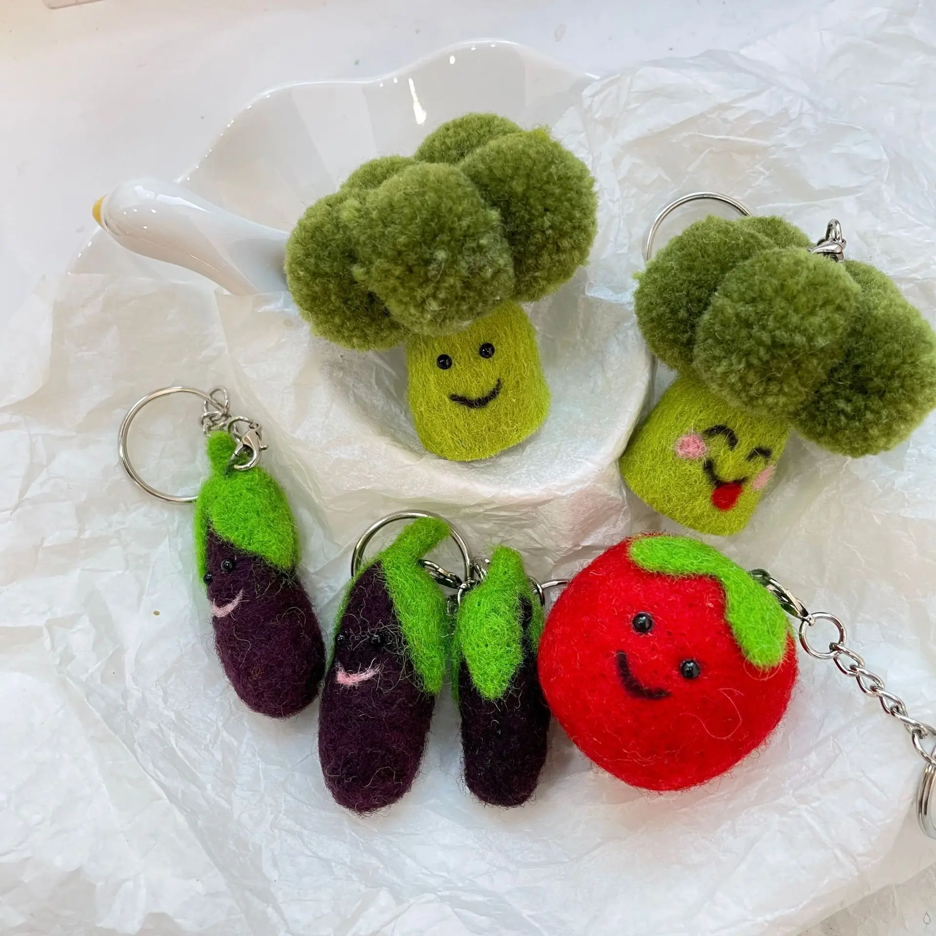 Handmade Plant Vegetable Plush Toys Grapes Tomato Eggplant Sewant Mushrooms Beet Broccoli Stuffed Felt Toy Soft Keychain Gift