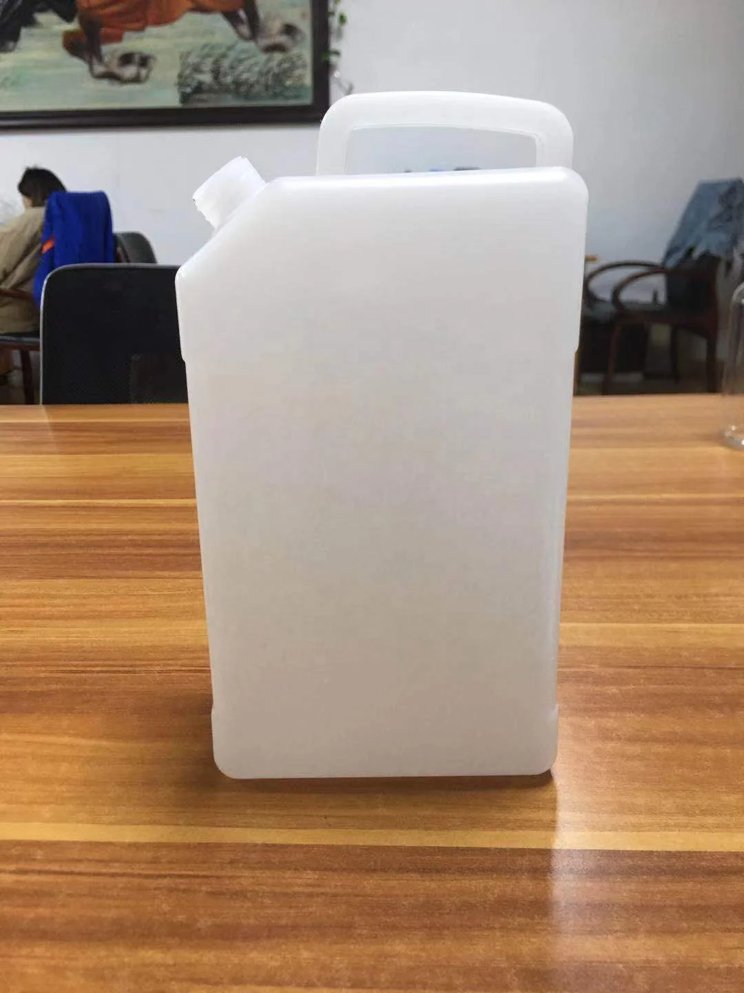 High quality Big volume Plastic HDPE engine oil bottle 2000ml for plastic  bottle 2L packaging