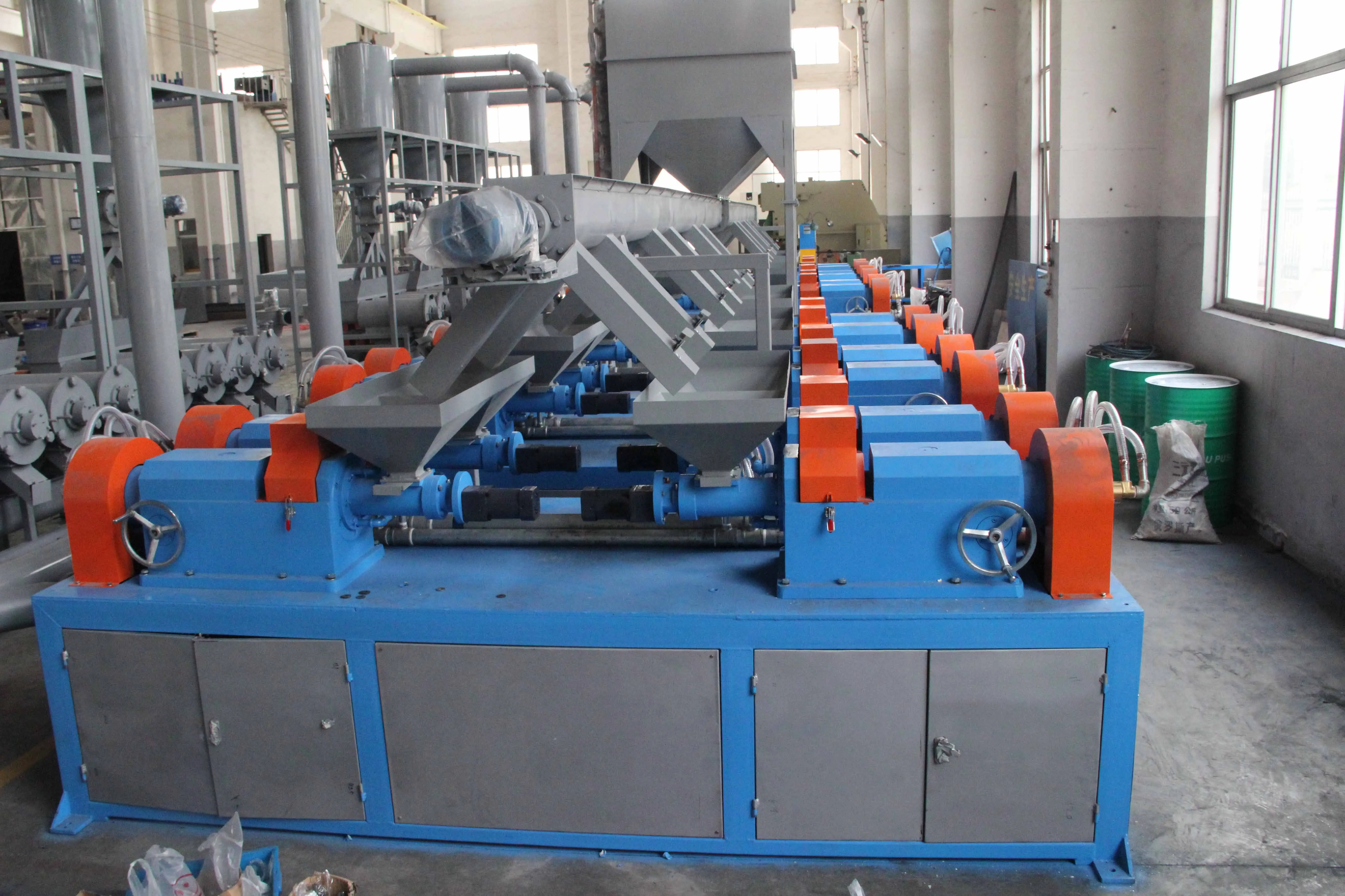 Шлифовальный станок для мелких резиновых порошков/машина для производства резиновых порошков для отработанных шин/использованная Резина