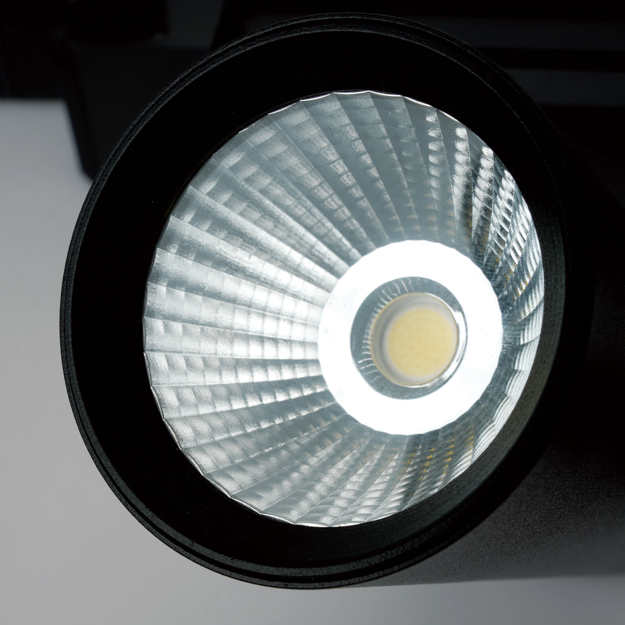 OKELI 10w 20w 30w 40w Indoor Rail Lighting Adjustable Cob Ceiling Spot Aluminum Led Track Light