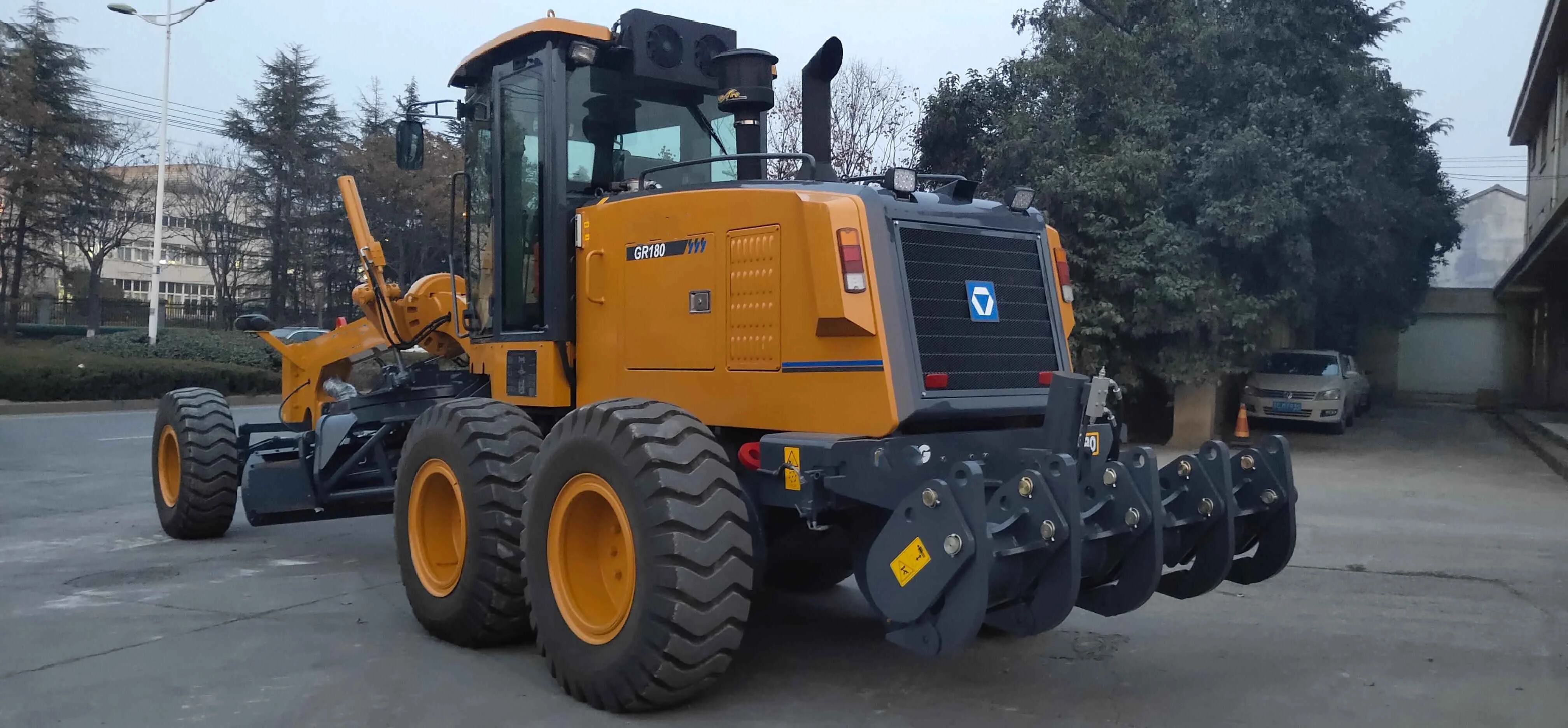 China Road Construction Motor Grader GR135 GR165 GR180 GR215 with Front Blade