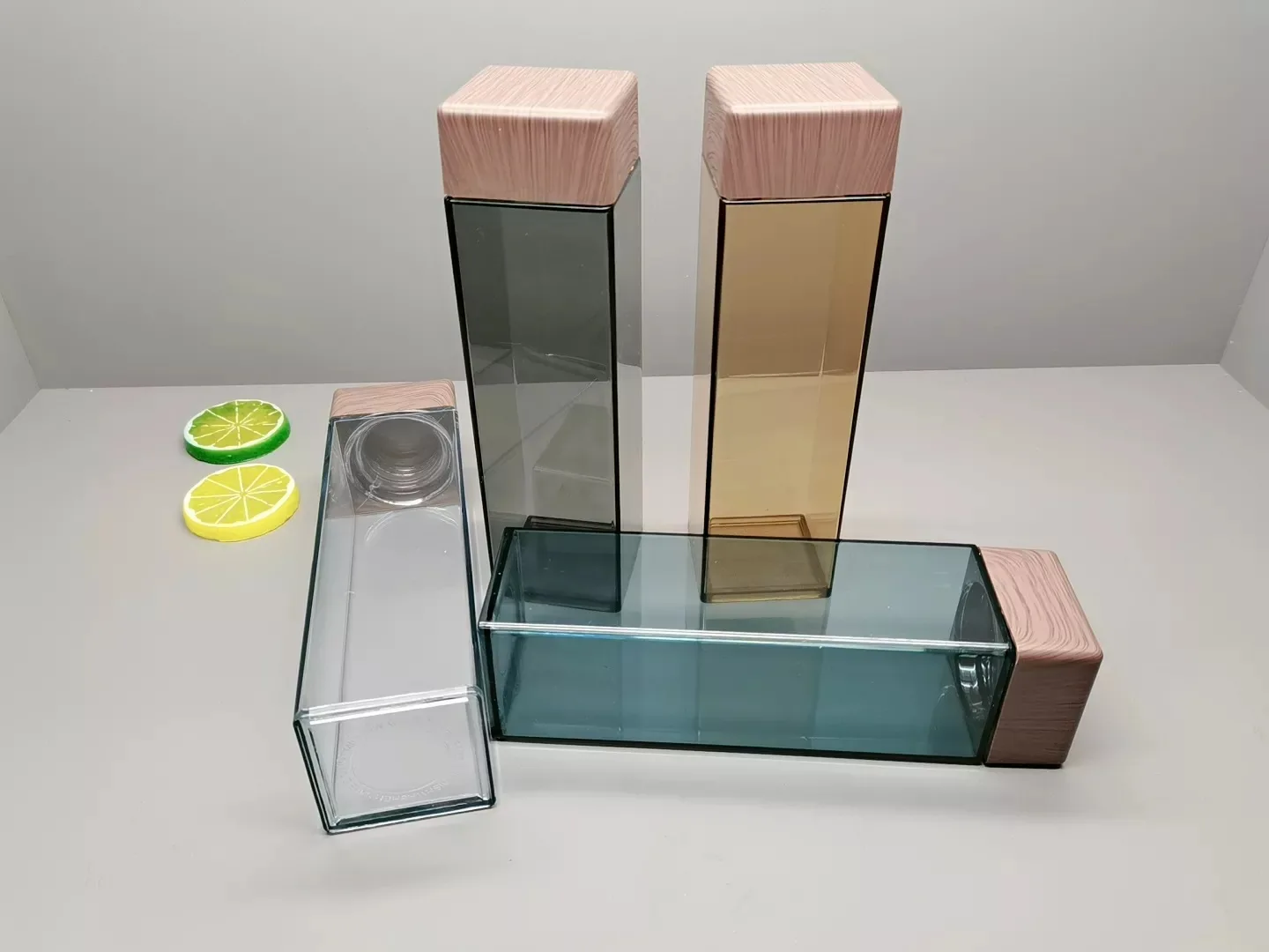 retro transparent square plastic milk cup bottle 500ml wood grain cover vintage square plastic water bottle with wood grain lid