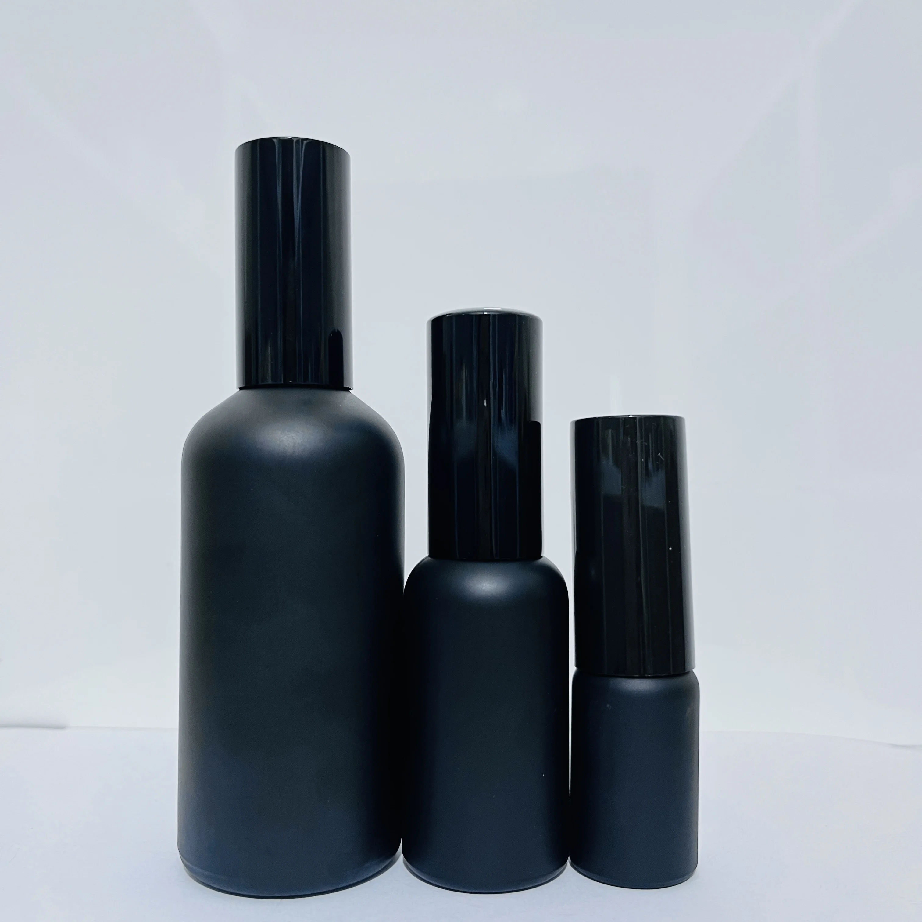 Wholesale customized 100 ml empty clear glass room mist spray bottle