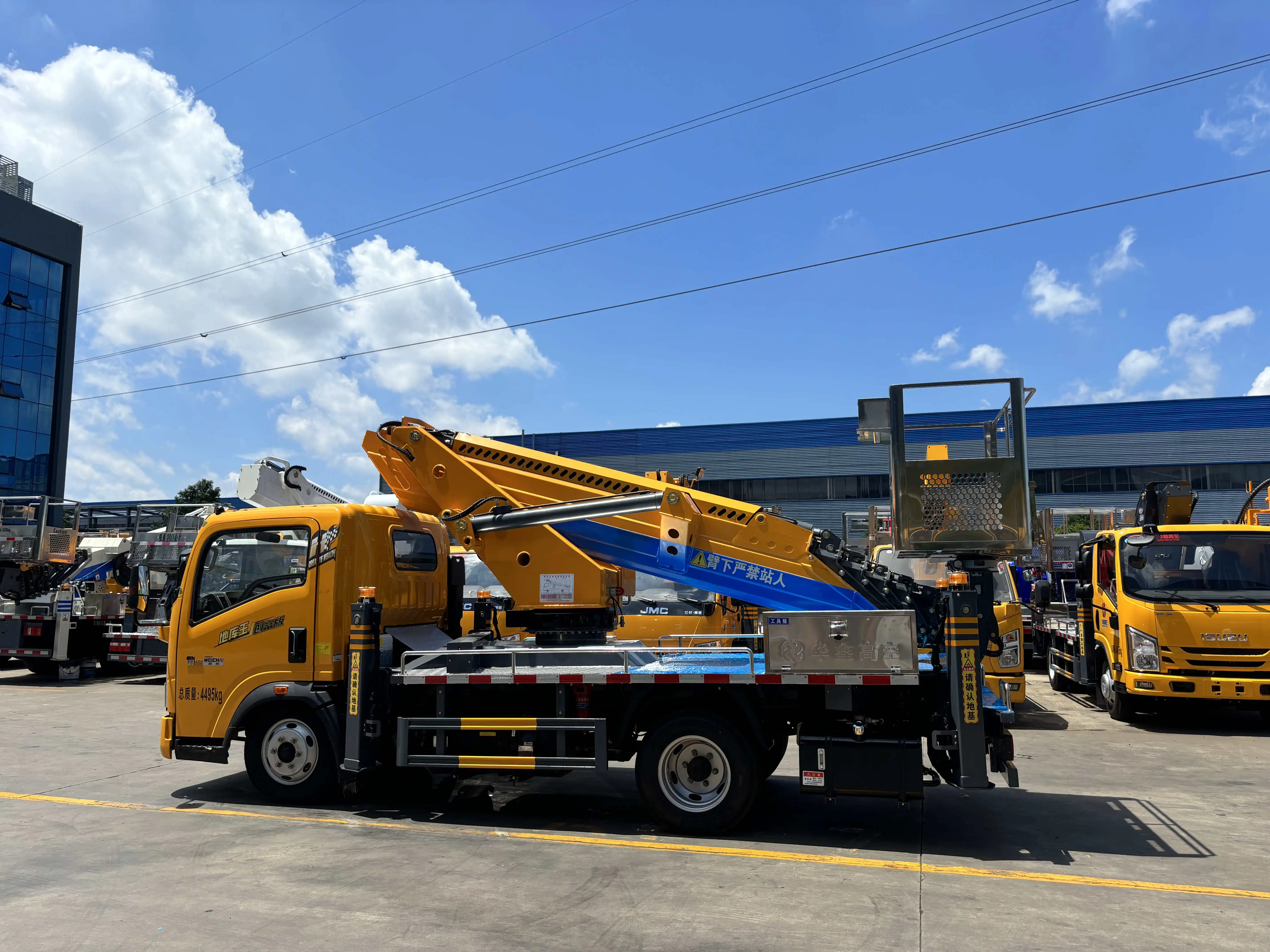 28m manned aerial vehicle support customized aerial construction lift truck heavy truck HOWO