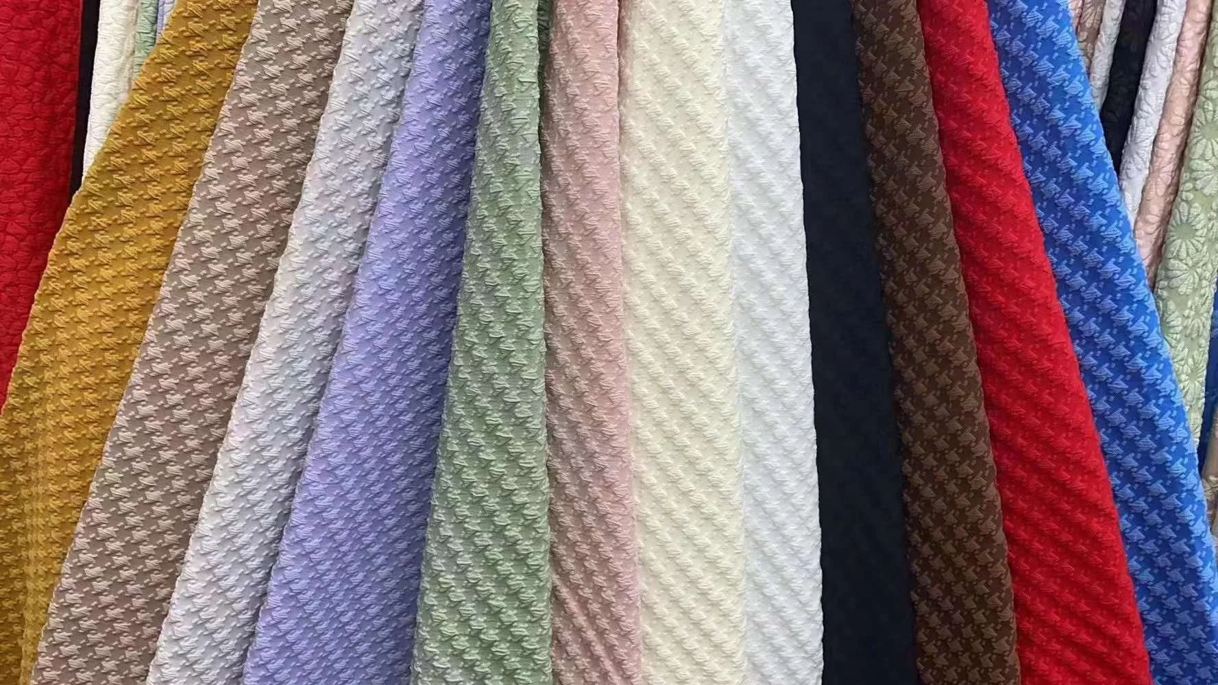 3D Dimensional  Swallow Gird Embossed Pattern Design Polyester Jacquard Fabrics With Multi Color For Making Garment Dresses Bags