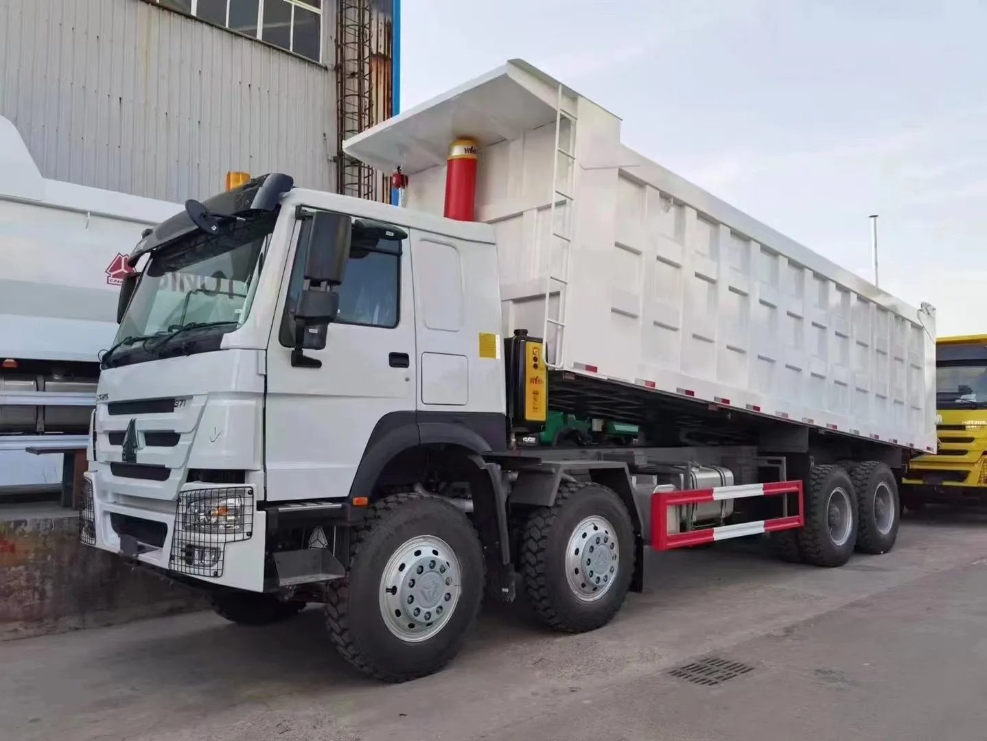 Самосвал Sinotruck 6x4 371 самосвал 60 тонн