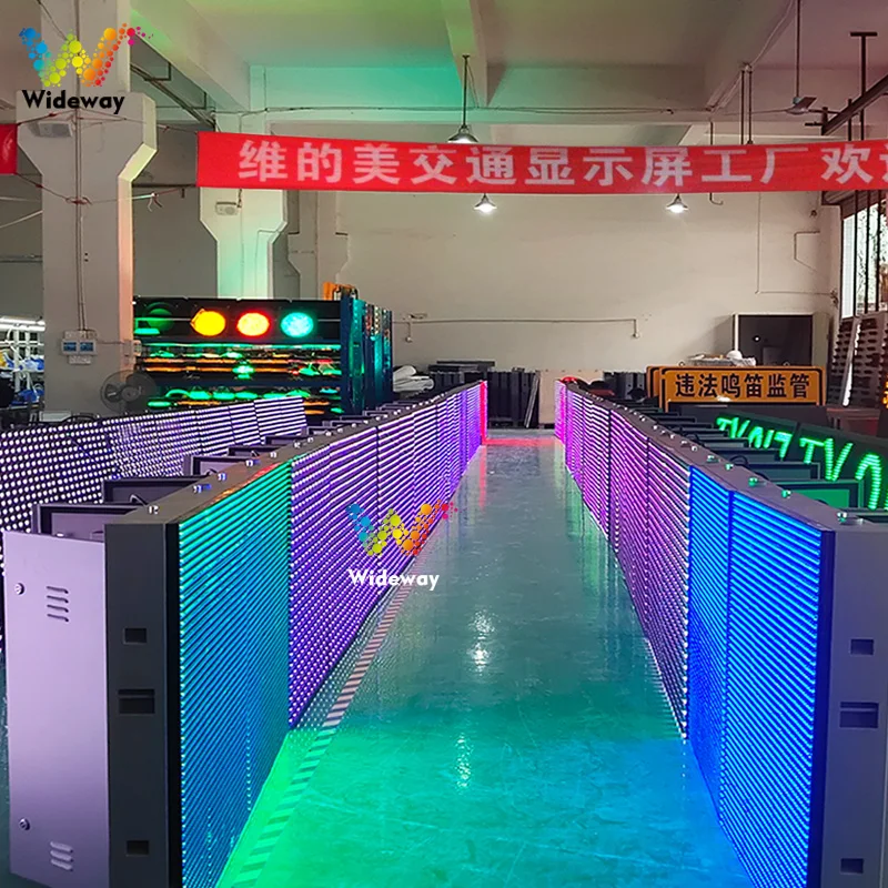Portable Traffic Road Signs Highway VMS Signs Scroll Variable Message Full Color Message Board Traffic Display