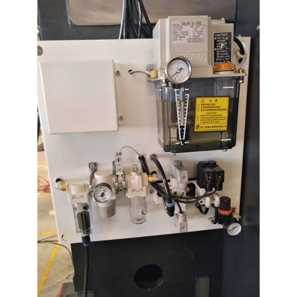 Automatic Vertical Metal Machine Center VMC 4 Axis Cnc Milling Machine