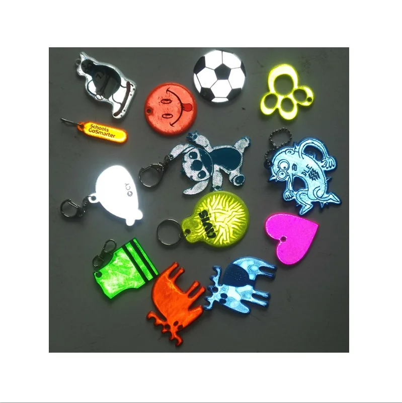 promotional high vis custom heart shape round cartoon pendant key ring cheap small gifts reflective soft PVC keychain hanger