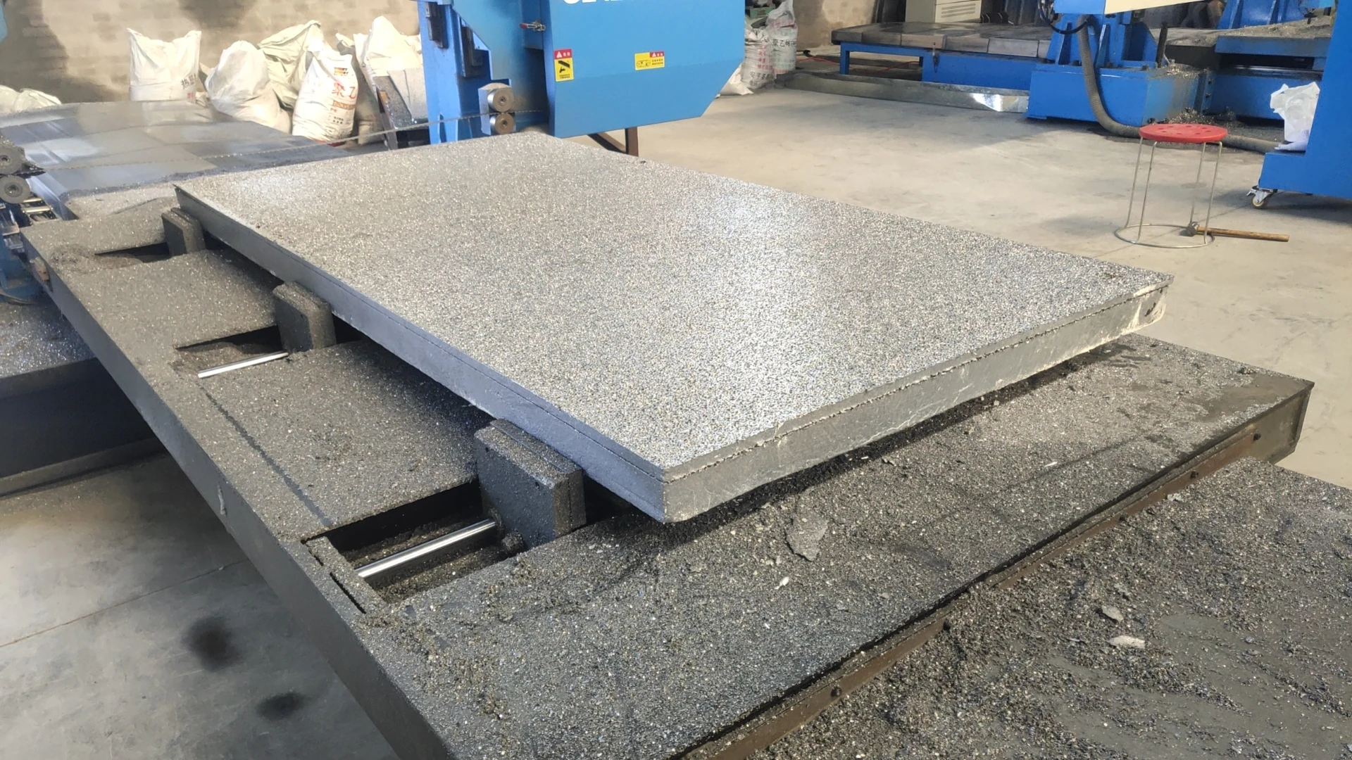 Size 100cm*200cm Aperture 3mm-5mm Thickness 5mm Grade A light-transmitting aluminum plate