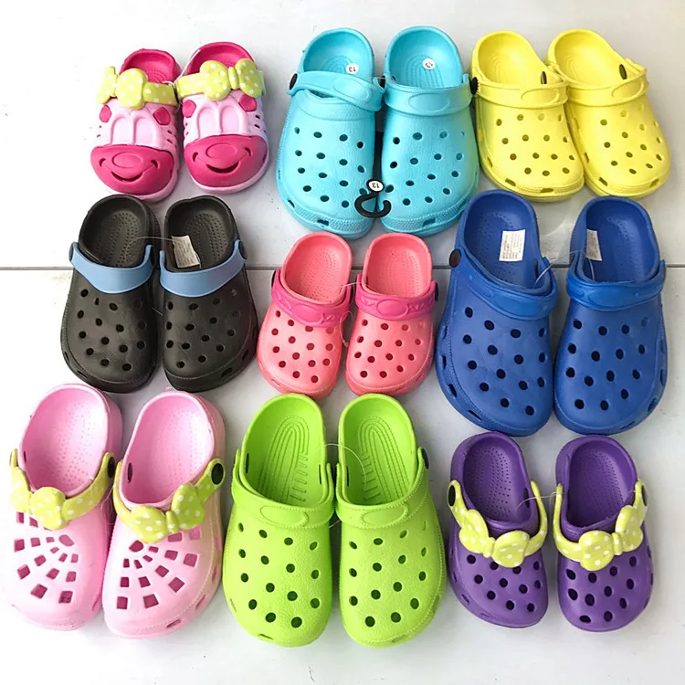 Bulk Wholesale Cheap Garden shoes for children boys girls summer EVA Hole sandals waterpoof flat clogs kids beach sandals