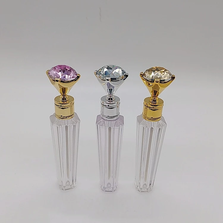 2021 New design empty lip gloss tubes container with diamond cap for private label