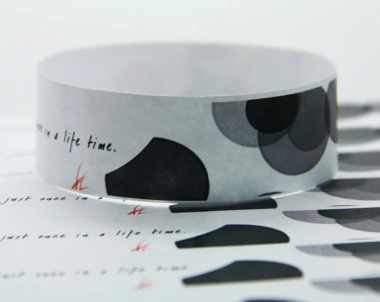 Tyvek бумажные браслеты рекламные с индивидуальным логотипом водонепроницаемые для активного отдыха парка развлечений