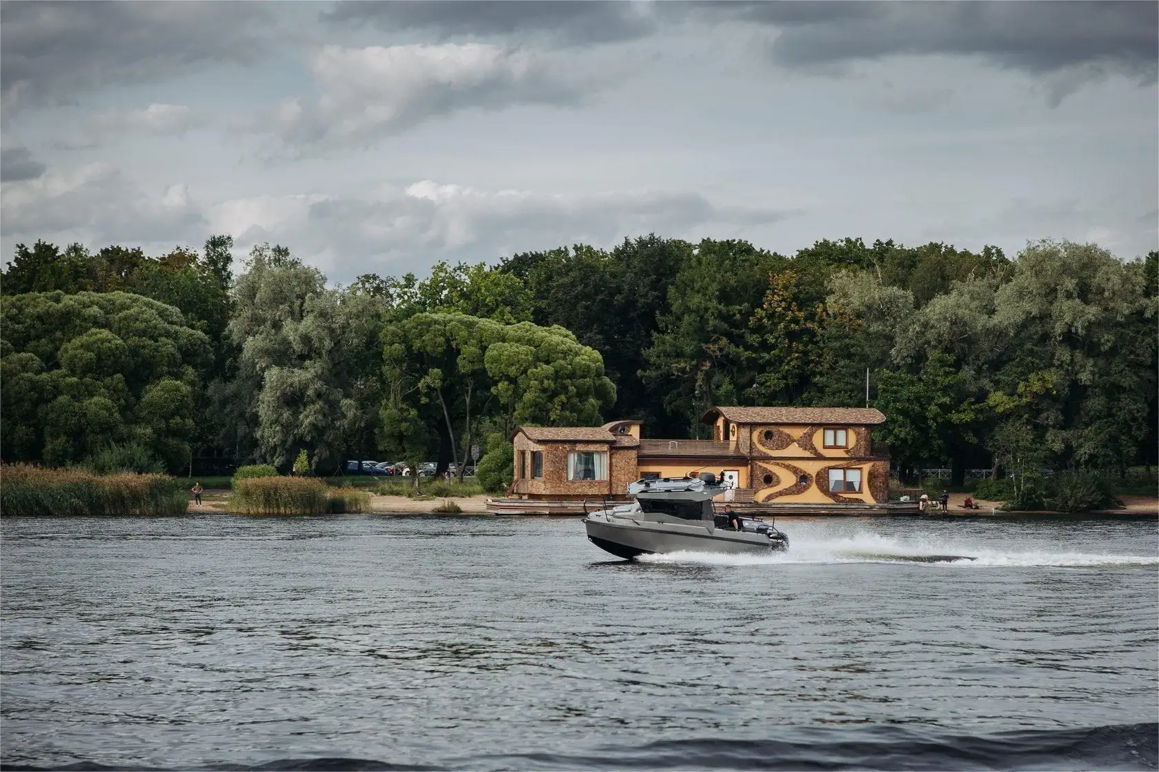 Low-Priced 26ft Family Party Boats New Rowing Fishing Boats with Sofa Sleeping Quarters for Surfing