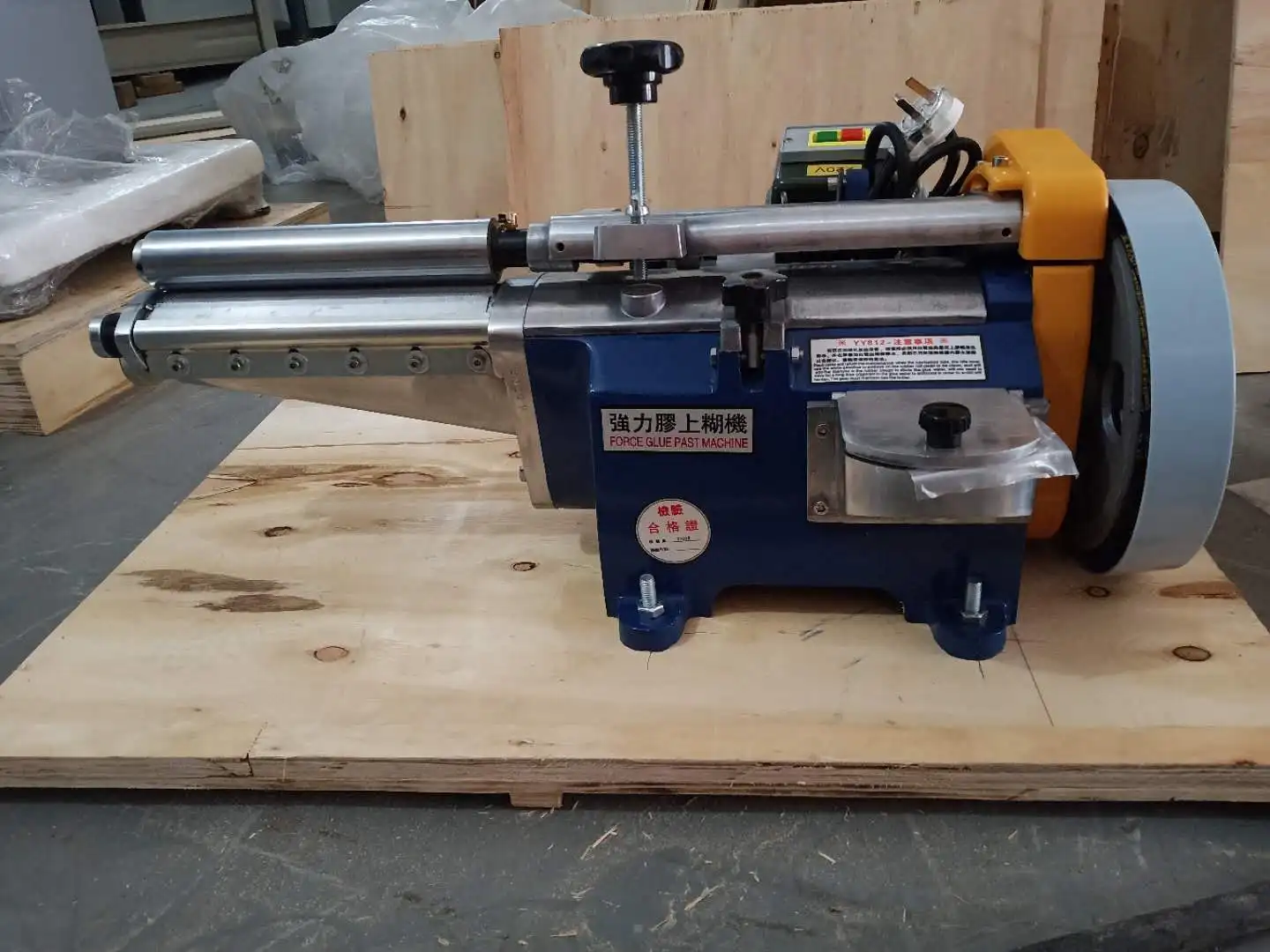 Железная роликовая прочная машина для нанесения желтого клея для стельки