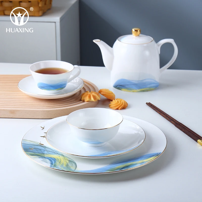 English Style Hotel Restaurant Round Dinner Plate Luxury Bone China Dinner Set Custom Dinner Sets with Gold Rim