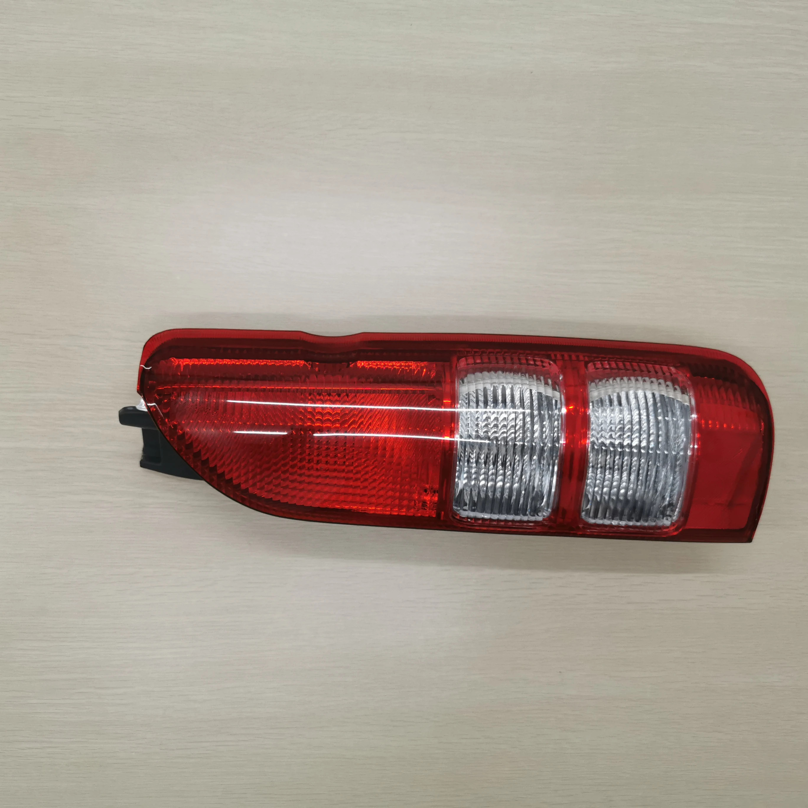 
YIHONG Auto Parts Tail Lamp OEM L 81560-26200 R 81550-26200 For Hiace 2005-2013 Back Lamp 