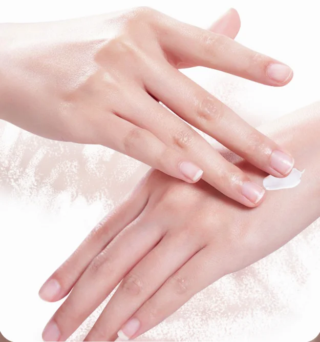 Увлажняющий питательный лосьон для рук с цветами вишни от частного