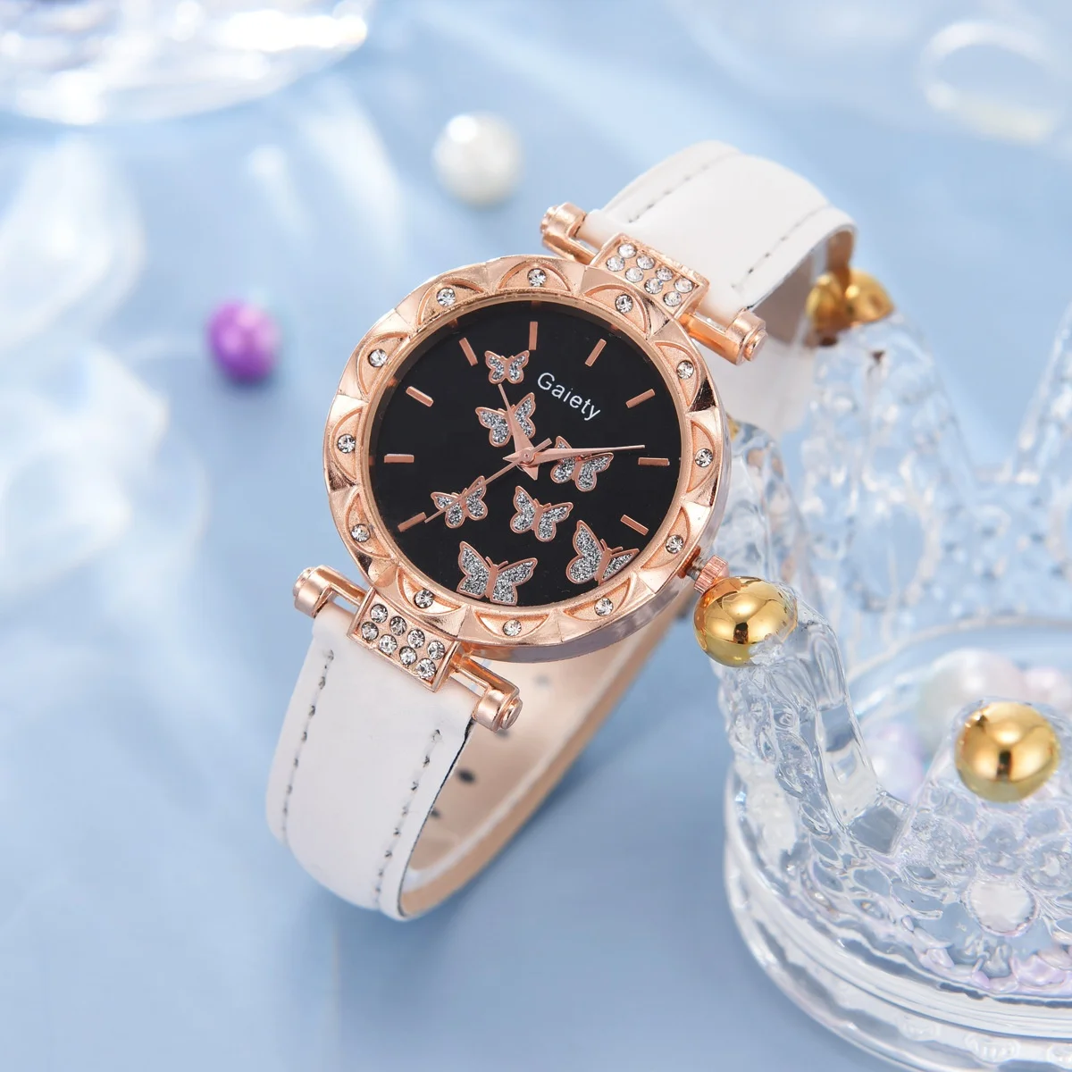 New Fashion Personality Simple Ladies Wristwatch Classic Women Diamond Butterfly Digital Leather Belt Watch